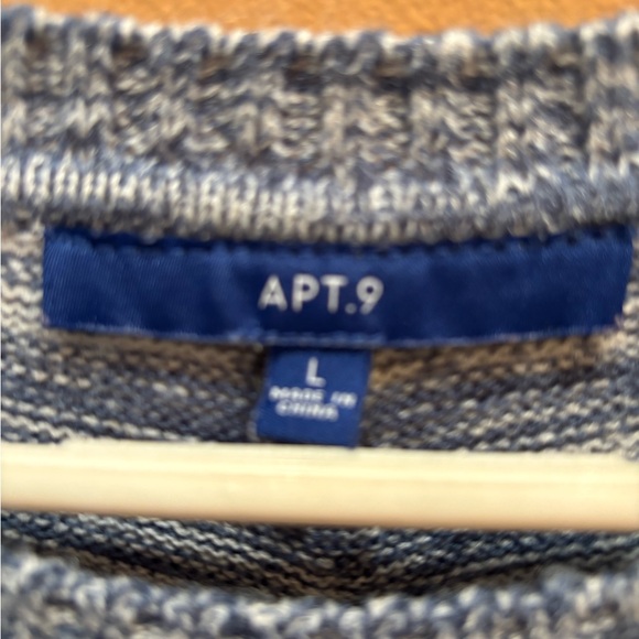 Apt. 9  blue and white long sleeve chevron striped pullover Sweater Size large - Picture 4 of 8